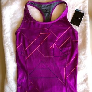 Nike DriFit Training Top. NWT. Women’s medium